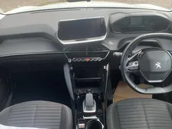 White Used 2022 Peugeot e-208 Allure Hatchback | £12,976 (Good price)