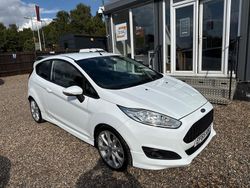 White Used 2015 Ford Fiesta Zetec Hatchback | £6,490 (Fair price)