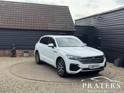 White Used 2019 VW Touareg R-line SUV | £23,500 (Fair price)