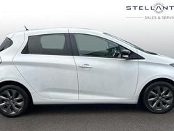 White Used 2016 Renault Zoe Dynamique Hatchback | £5,152 (Fair price)