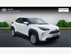 White Used 2022 Toyota Yaris Hybrid Hatchback | £19,151 (Fair price)
