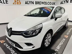 Arctic white pearl Used 2017 Renault Clio IV Dynamique Hatchback | £6,999 (Fair price)