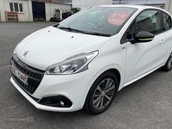 White Used 2016 Peugeot 208 Hatchback | £5,750 (Good price)