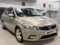 Silver Used 2010 Kia Ceed 2 Hatchback | £3,495 (Good price)