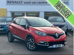 Red / black roof Used 2016 Renault Captur Signature SUV | £10,995 (Fair price)