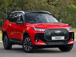 Two tone metallic chery red/black New 2025 Chery Tiggo 7 SUV | £24,998 (Good price)