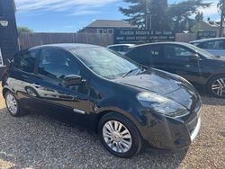 Black Used 2011 Renault Clio II Hatchback | £3,500 (Expensive)