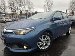 Blue Used 2016 Toyota Auris Hatchback | £4,995 (Fair price)