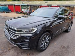 Black Used 2019 VW Touareg R-line SUV | £23,950 (Fair price)