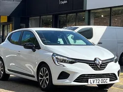 Solid glacier white Used 2022 Renault Clio V Evolution Hatchback | £13,344 (Fair price)