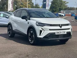 Metallic arctic white Used 2025 Renault Captur Techno SUV | £23,450 (Expensive)