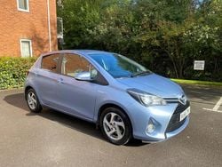 Blue Used 2016 Toyota Yaris Hybrid Hatchback | £9,525 (Fair price)