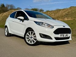 White Used 2016 Ford Fiesta Titanium Hatchback | £5,297 (Fair price)