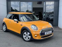 Volcanic orange Used 2014 Mini Cooper Hatch Hatchback | £4,995 (Fair price)
