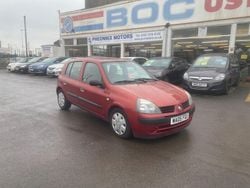 Red Used 2005 Renault Clio II Expression Hatchback | £2,495 (Fair price)