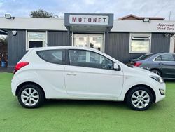 White Used 2013 Hyundai i20 Active Hatchback | £3,620 (Fair price)