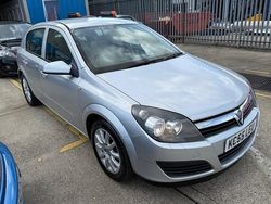 Silver Used 2005 Vauxhall Astra Club Hatchback | £1,499