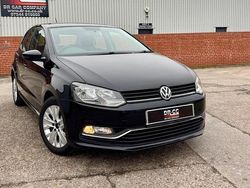 Black Used 2015 VW Polo SE Hatchback | £8,300 (Fair price)