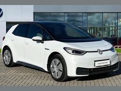 Glacier white metallic black Used 2022 VW ID.3 Pro Hatchback | £17,290 (Fair price)