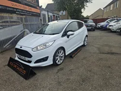White Used 2015 Ford Fiesta Zetec Hatchback | £5,750 (Fair price)