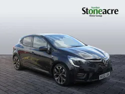 Black Used 2022 Renault Clio V SE Hatchback | £15,700 (Fair price)