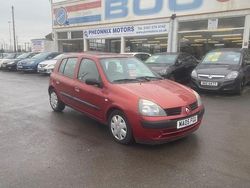 Red Used 2005 Renault Clio II Expression Hatchback | £2,495 (Fair price)