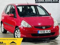 Red Used 2006 Honda Jazz SE Hatchback | £3,000 (Fair price)