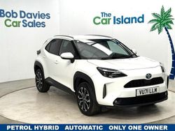 White Used 2021 Toyota Yaris Hybrid Design SUV | £16,850 (Fair price)