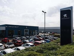 Blue Used 2025 Peugeot e-5008 GT SUV | £52,499