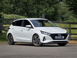White Used 2022 Hyundai i20 SE Hatchback | £11,250 (Fair price)