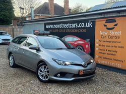 Grey Used 2015 Toyota Auris Hybrid Estate | £8,584 (Fair price)