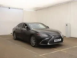 Black Used 2019 Lexus ES300H Sedan | £23,490 (Fair price)