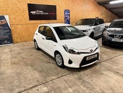White Used 2013 Toyota Yaris Hybrid T3 Hatchback | £6,799 (Expensive)
