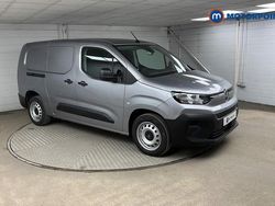 Grey New 2025 Citroën Berlingo MPV | £17,199 (Good price)