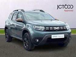 Green Used 2023 Dacia Duster Extreme SUV | £16,084 (Fair price)
