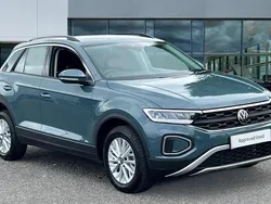 Petrol blue metallic Used 2024 VW T-Roc Life SUV | £22,063 (Fair price)