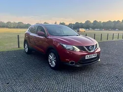 Red Used 2015 Nissan Qashqai Acenta Premium SUV | £5,750 (Fair price)