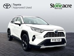White Used 2019 Toyota RAV4 Design Estate | £21,000 (Fair price)