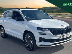 Used 2025 Skoda Karoq SportLine SUV | £27,137 (Fair price)
