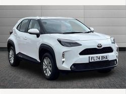 Pure white Used 2024 Toyota Yaris Cross SUV | £22,150 (Good price)