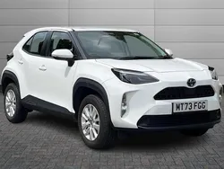 Pure white Used 2023 Toyota Yaris Cross SUV | £20,995 (Fair price)