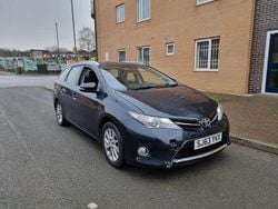 Grey Used 2013 Toyota Auris Estate | £2,000 (Good price)