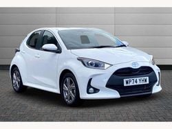 White Used 2025 Toyota Yaris Hybrid Hatchback | £19,695 (Good price)