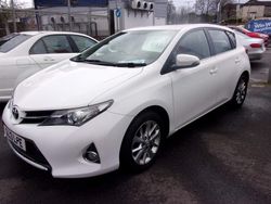 White Used 2013 Toyota Auris Hatchback | £3,675 (Fair price)