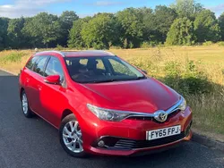 Red Used 2015 Toyota Auris Hybrid Business Edition Estate | £6,995 (Fair price)