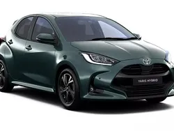 Forest green New 2025 Toyota Yaris Design | £23,235