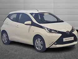 White Used 2015 Toyota Aygo x-press Hatchback | £5,791 (Fair price)