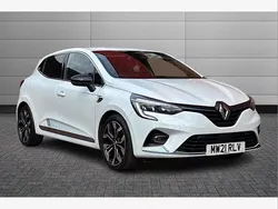 Quartz white Used 2021 Renault Clio V Hatchback | £11,495 (Fair price)