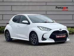 White Used 2022 Toyota Yaris Hybrid Design Hatchback | £14,295 (Good price)