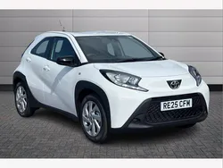 White New 2025 Toyota Aygo PURE Hatchback | £14,401 (Good price)